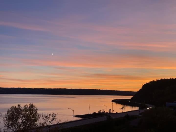 Suite 2 Fleche Du Fjord Vue Saguenay Mont Valin Saint-Fulgence Экстерьер фото